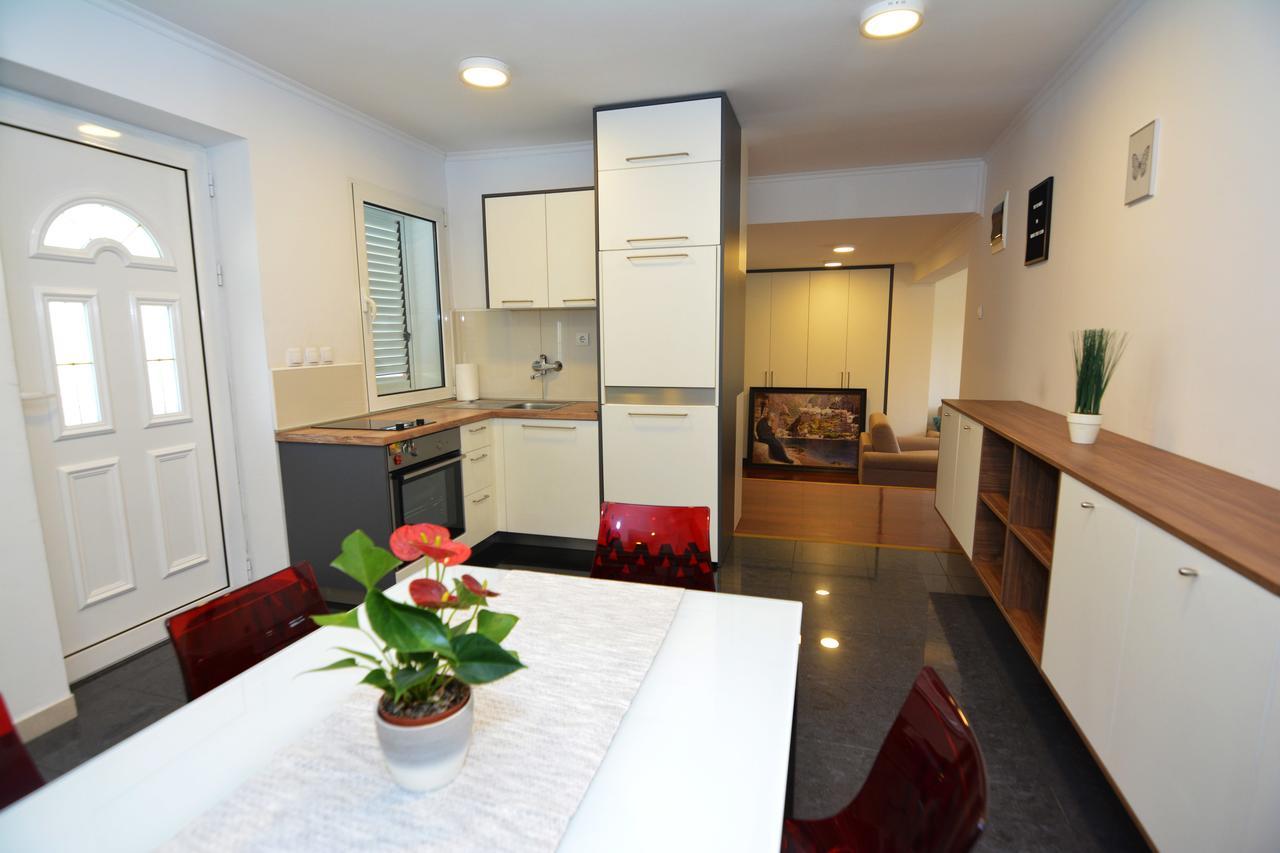 Tropicoco Apartments Tivat Exterior photo