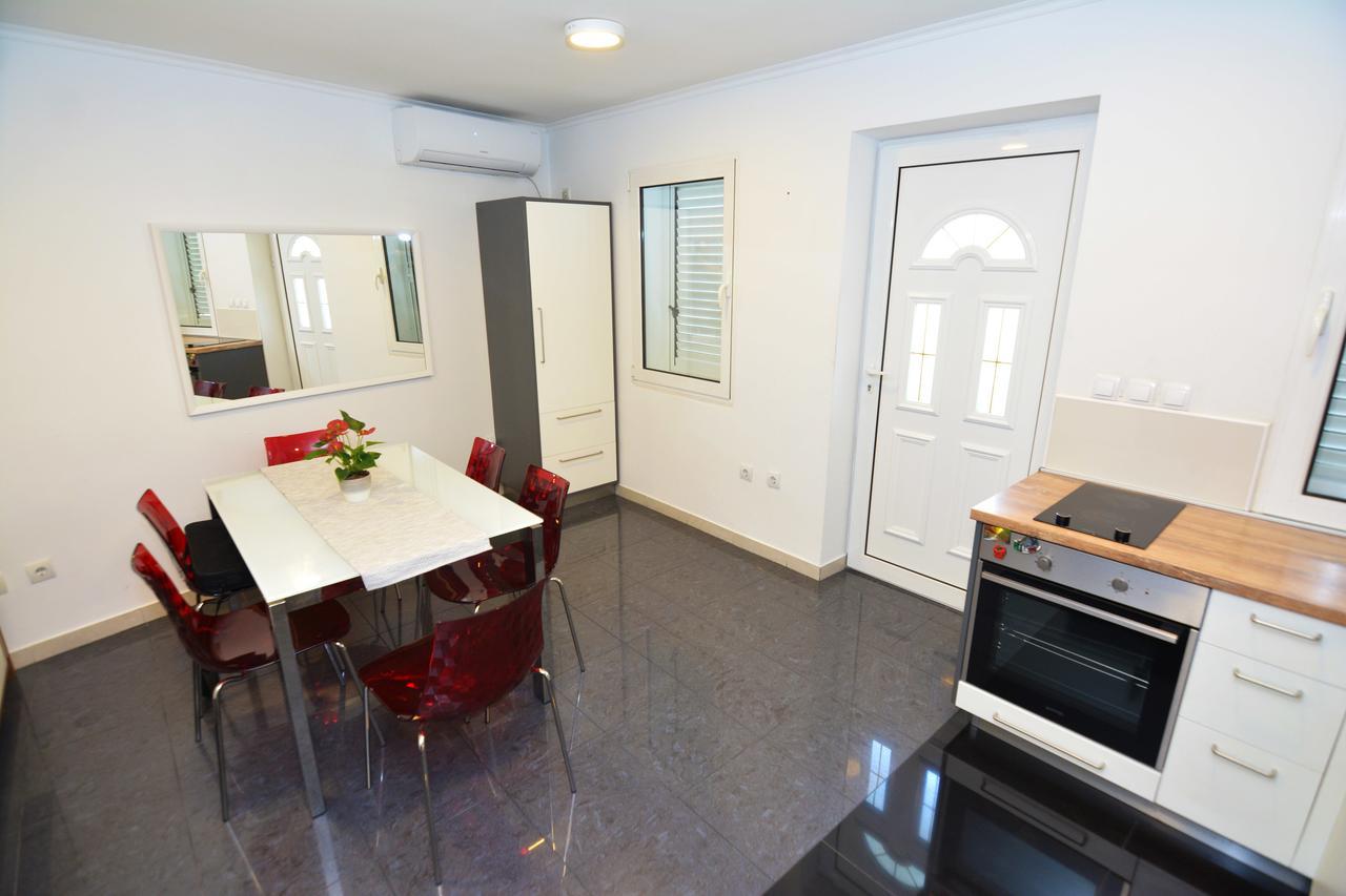 Tropicoco Apartments Tivat Exterior photo